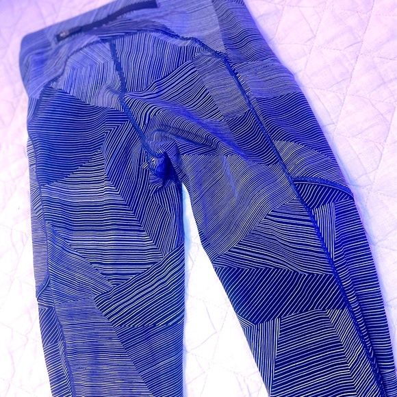 lululemon athletica Navy Striped athletic pants leggings like new workout sport - Picture 3 of 9